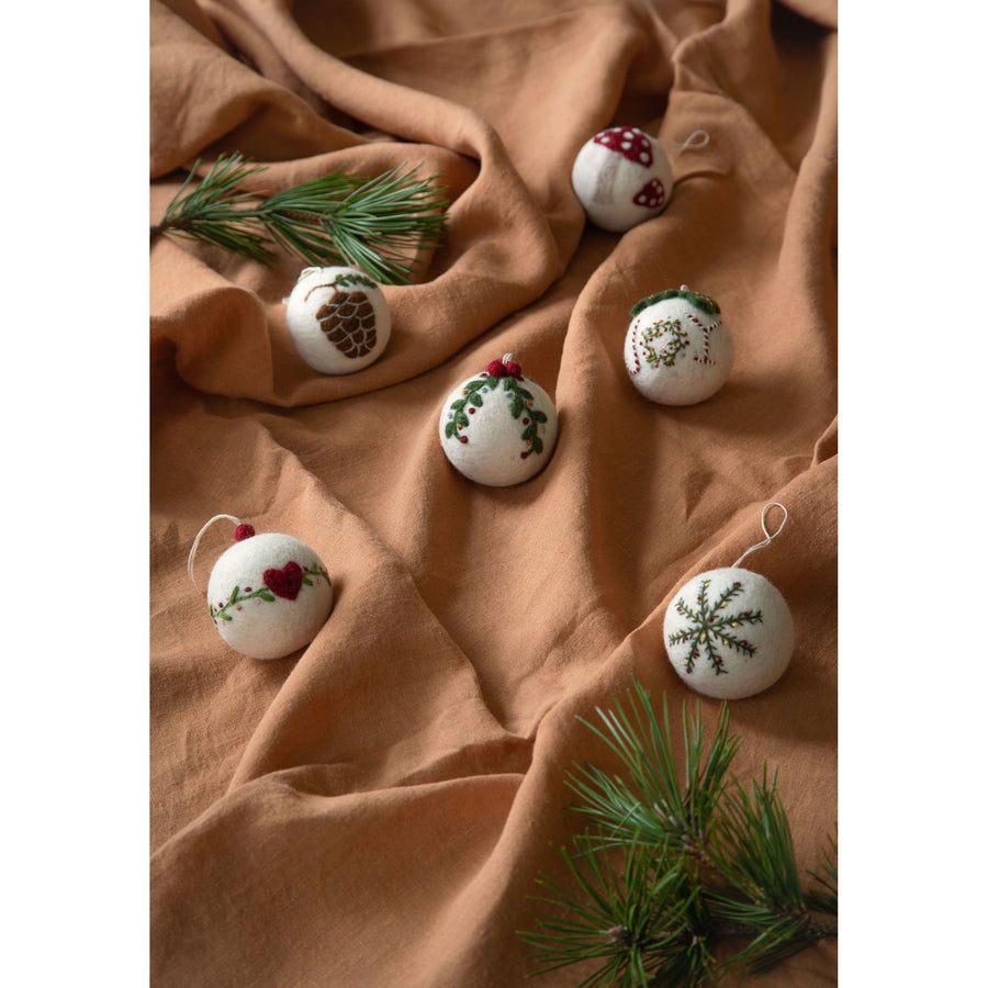 Christmas Bauble - White w/Cone