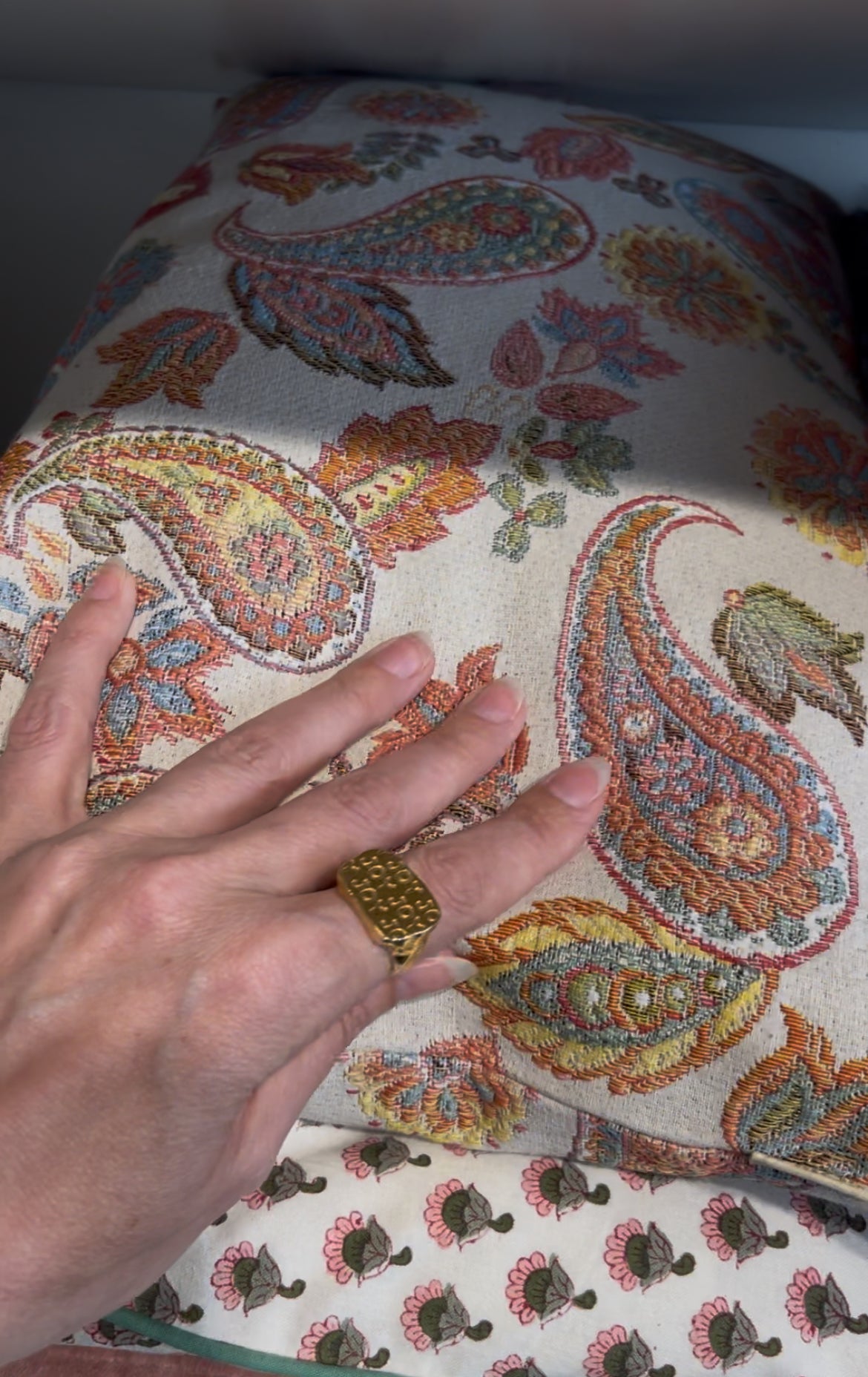 Farverig Paisley Pude - 33x50