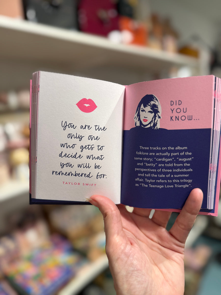 A little bit of Taylor Swift  - bog - lyserød