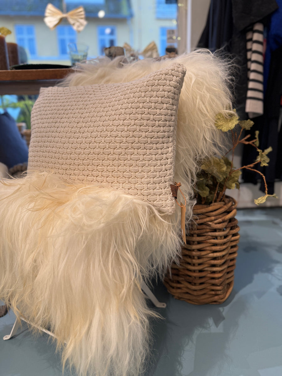 Strikket Pude – Mountain Beige Melange – 60×40 cm