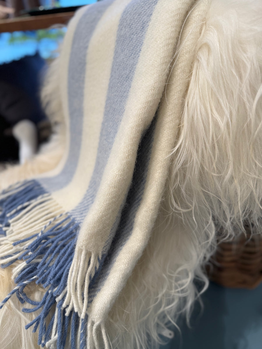 uldplaid fra Klippan - Gotland blå og hvid striped