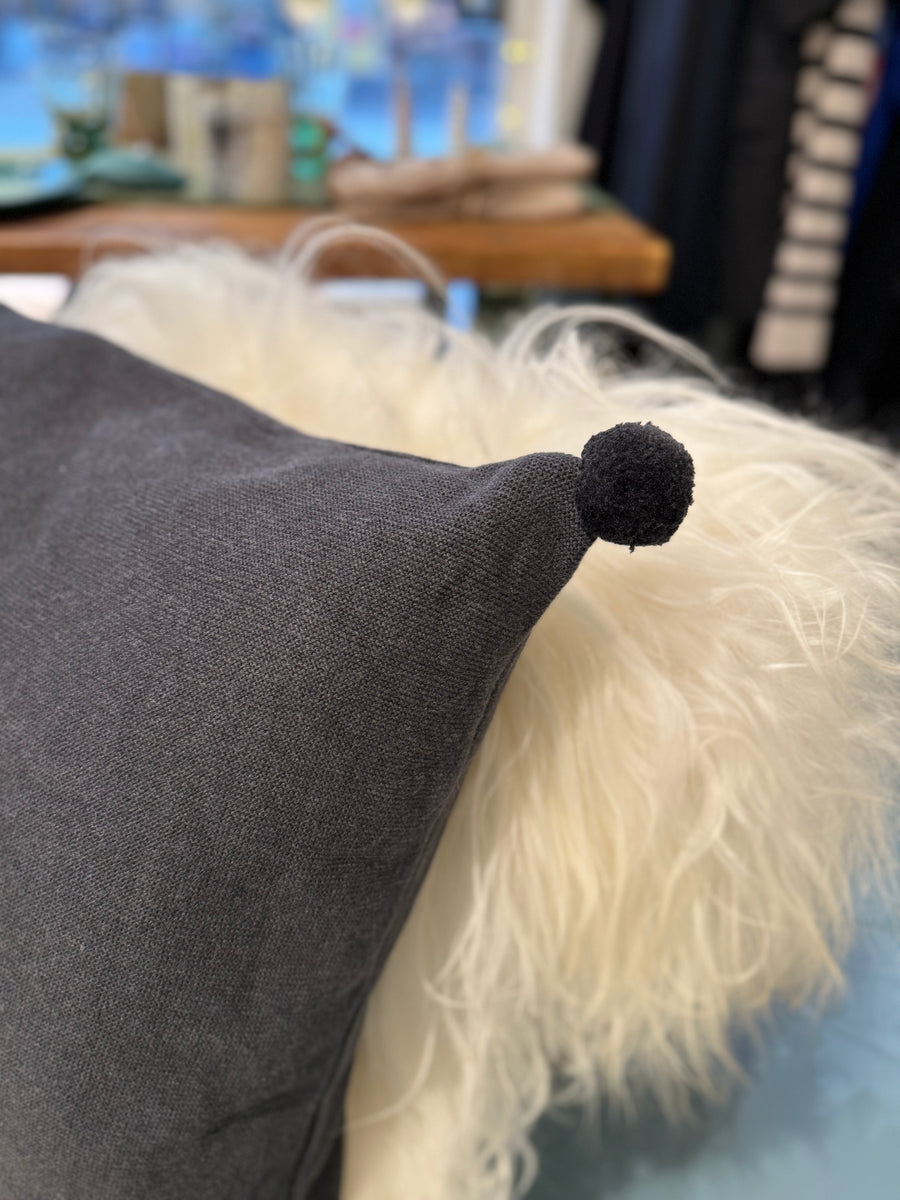 Strikket Pude – Medium Grey Melange – 50×50 cm