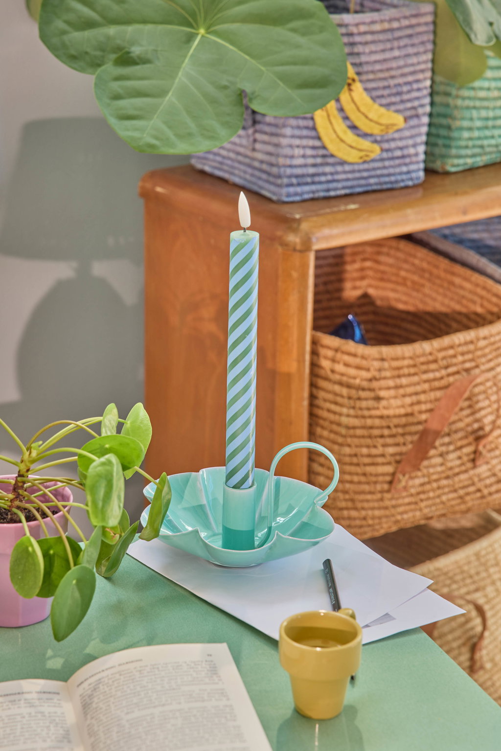 Metal lysestage formet som blomst - mint