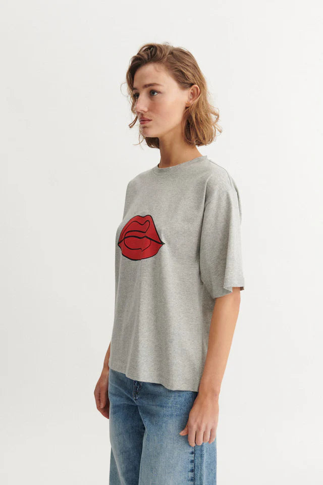 Raja Tee Red Lip