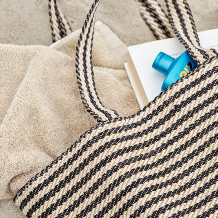 Manelleh Weekendtaske  - sortstribet jute