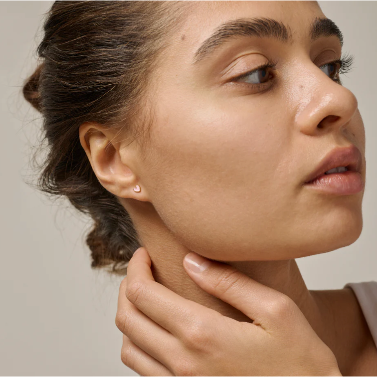Enamel Amore Stud Lyserød