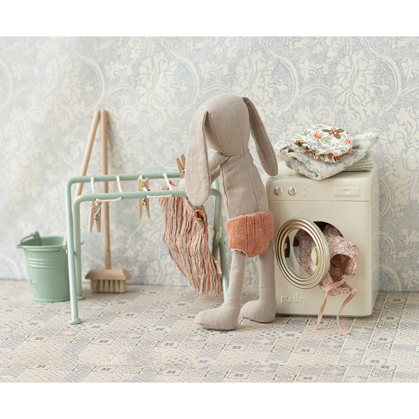 Miniature tørrestativ med tøjklemmer