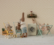 Miniature tørrestativ med tøjklemmer