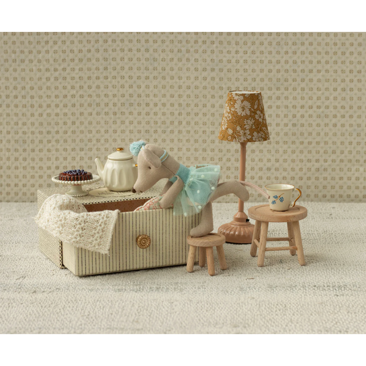 Dansemus i daybed, Lillesøster