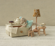 Dansemus i daybed, Lillesøster