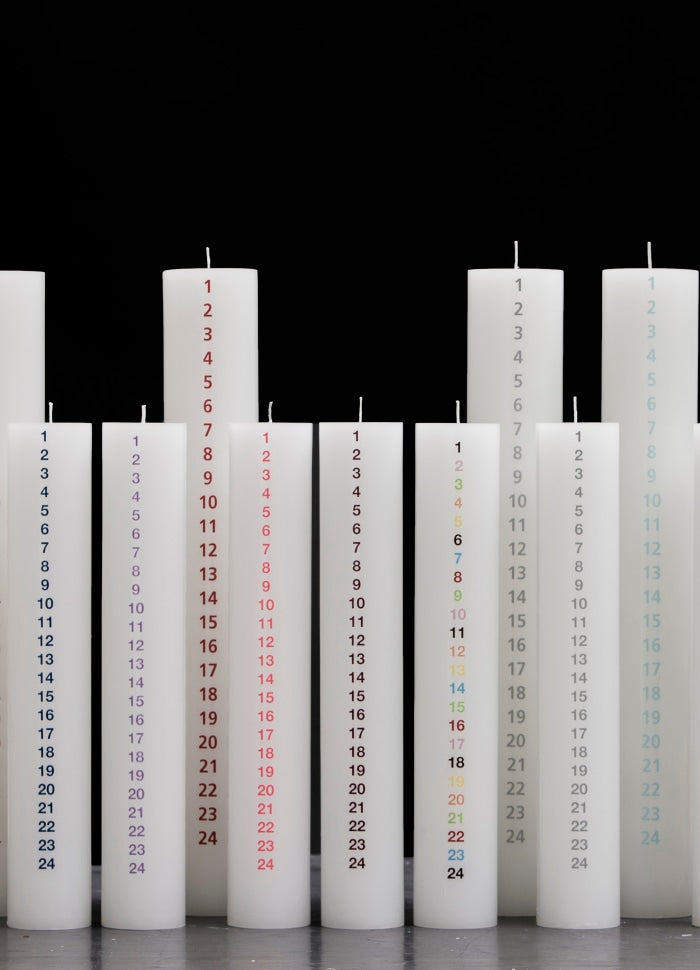 Kalenderlys med multifarvede tal - Ø 5 cm